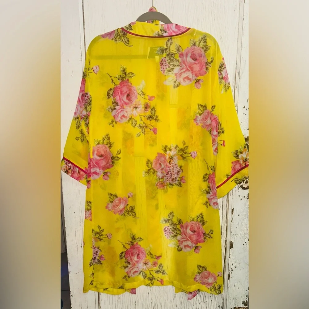 🌺🌸Floral Yellow Kimono Robe by IRIS🌸🌺‎